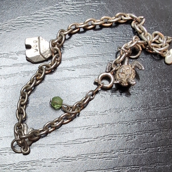 Small Lot Of Charms Charm Bracelet And 925 Necklaces - Picture 6 of 7